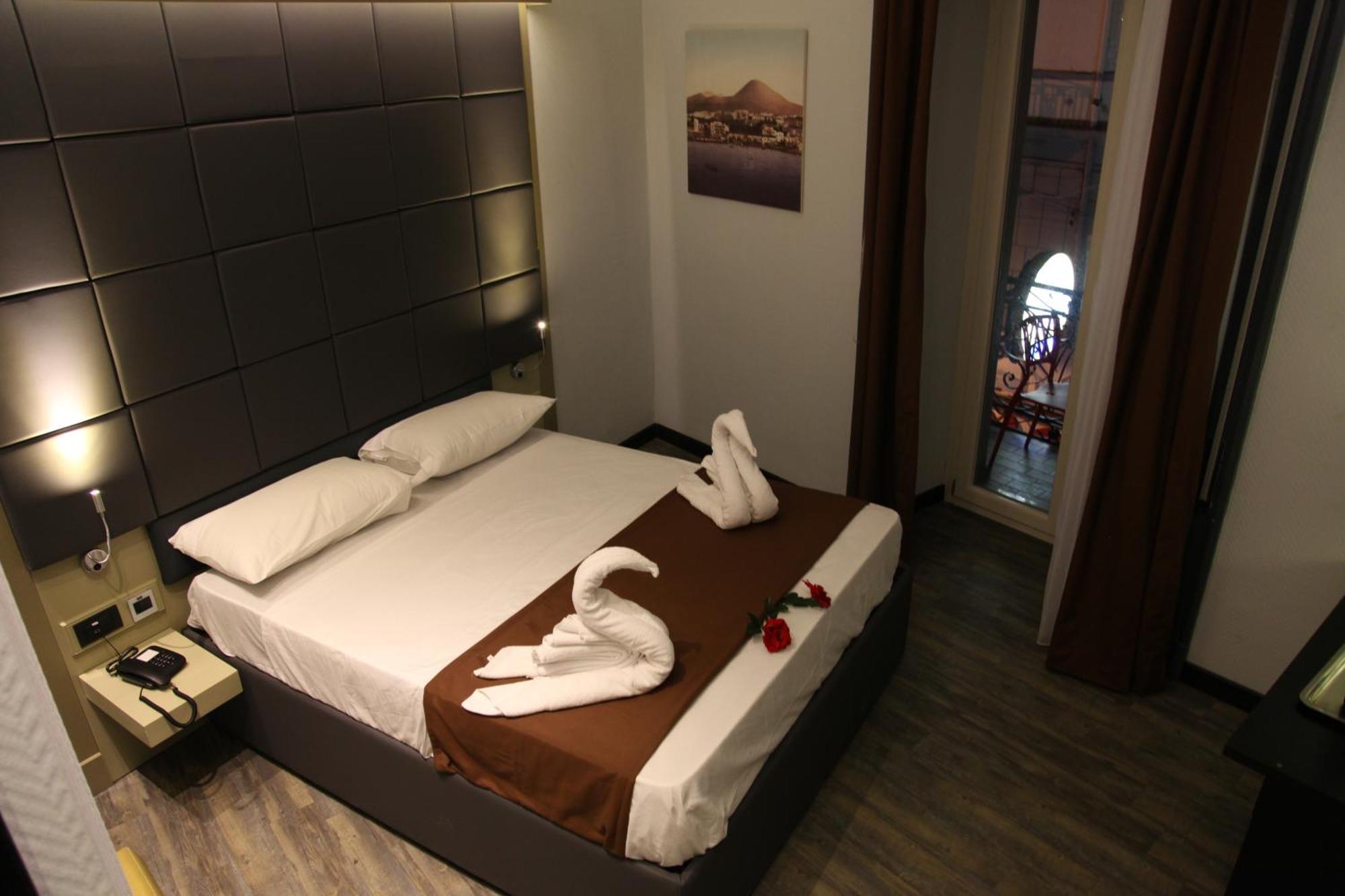 Dolce Vita Rooms Naples Exterior photo